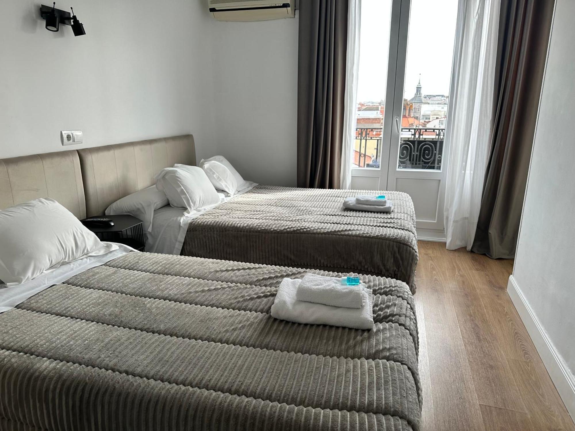 Hostal Besaya Madrid Luaran gambar