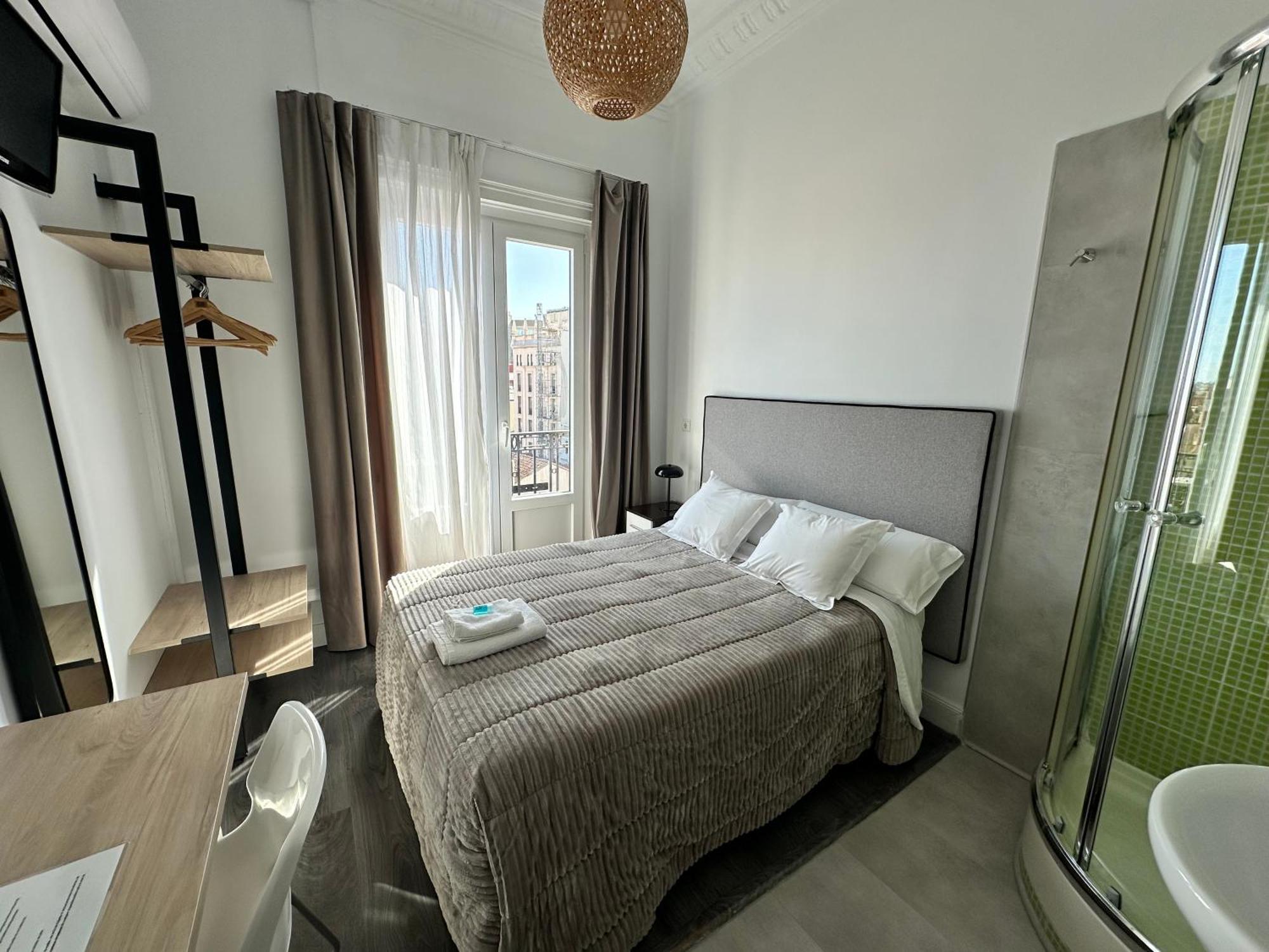 Hostal Besaya Madrid Luaran gambar